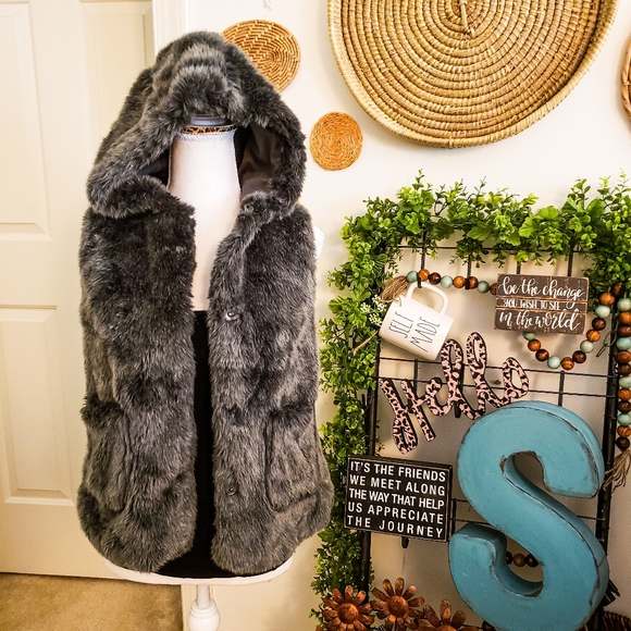 Zara Other - ZARA GIRLS FUR VEST SLEEVELESS OUTERWEAR 11-12